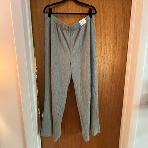 Abercrombie crinkle textured pull on pants